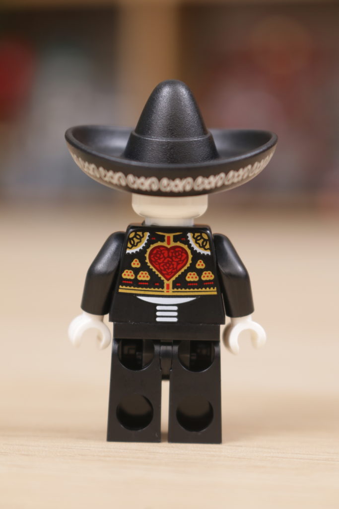 Build A Minifigure Tower 4