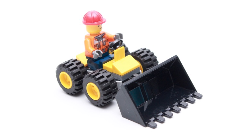 Closer look at LEGO CITY magazine Issue 36's free gifts