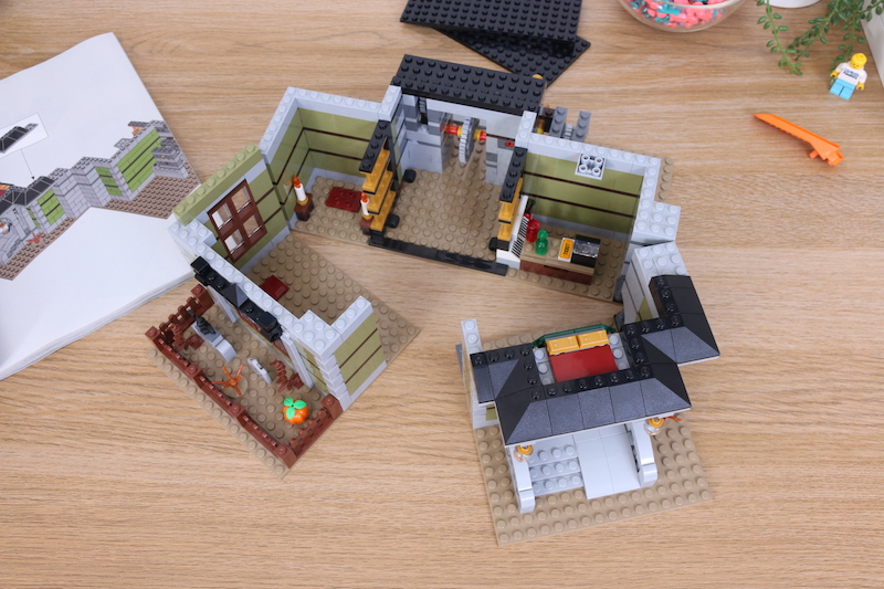LEGO Fairground Collection 10273 Haunted House review 4