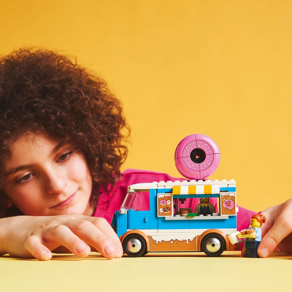 LEGO City 60452 Donut Truck 9