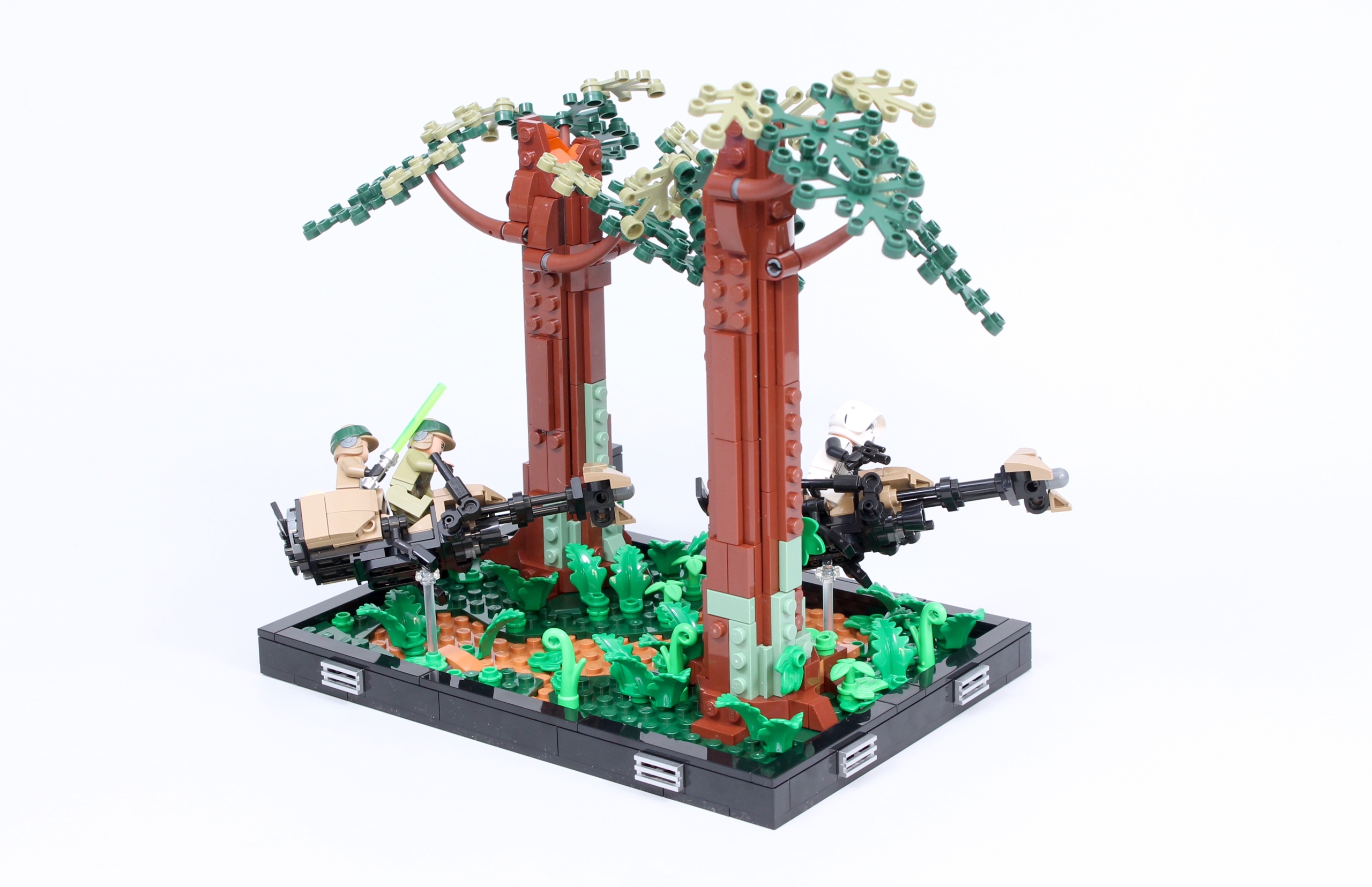 LEGO Star Wars 75353 Endor Speeder Chase Diorama review 3 scaled