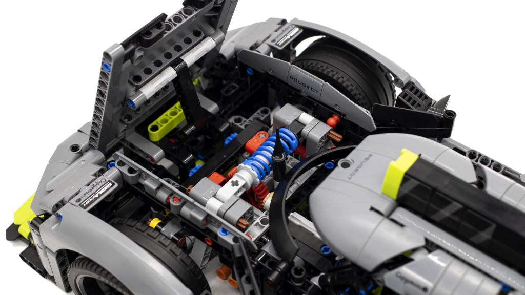 LEGO Technic 42156 PEUGEOT 9X8 24H Le Mans Hybrid Hypercar 19 1024x576