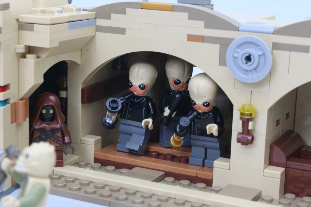 LEGO Star Wars 75290 Mos Eisley Cantina review 57