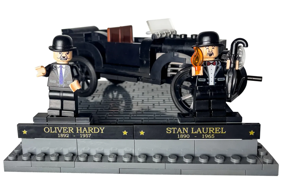 LEGO Ideas Laurel and Hardy Theatre 5