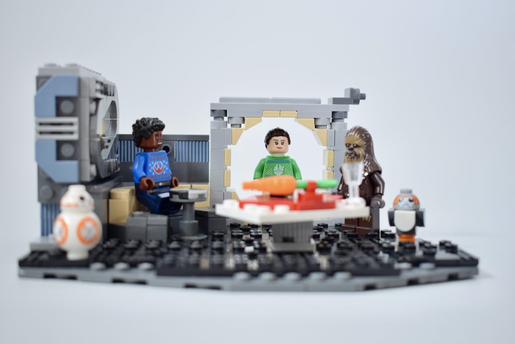 LEGO Star Wars 40658 Millennium Falcon Holiday Diorama Review 28 1024x683