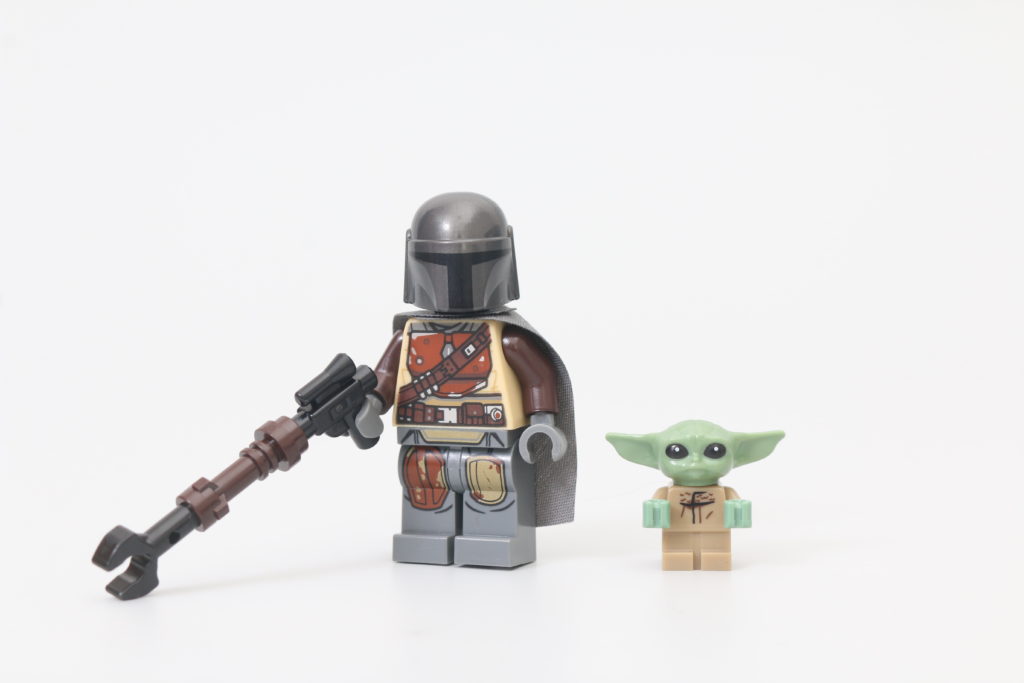 LEGO Star Wars 75292 The Mandalorian Bounty Hunter Transport The Razor Crest review 3
