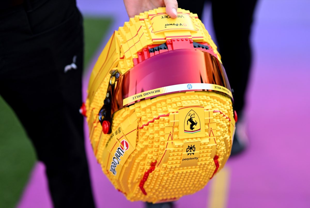 LEGO Ferrari Helmets paddock assets 13 1200x806