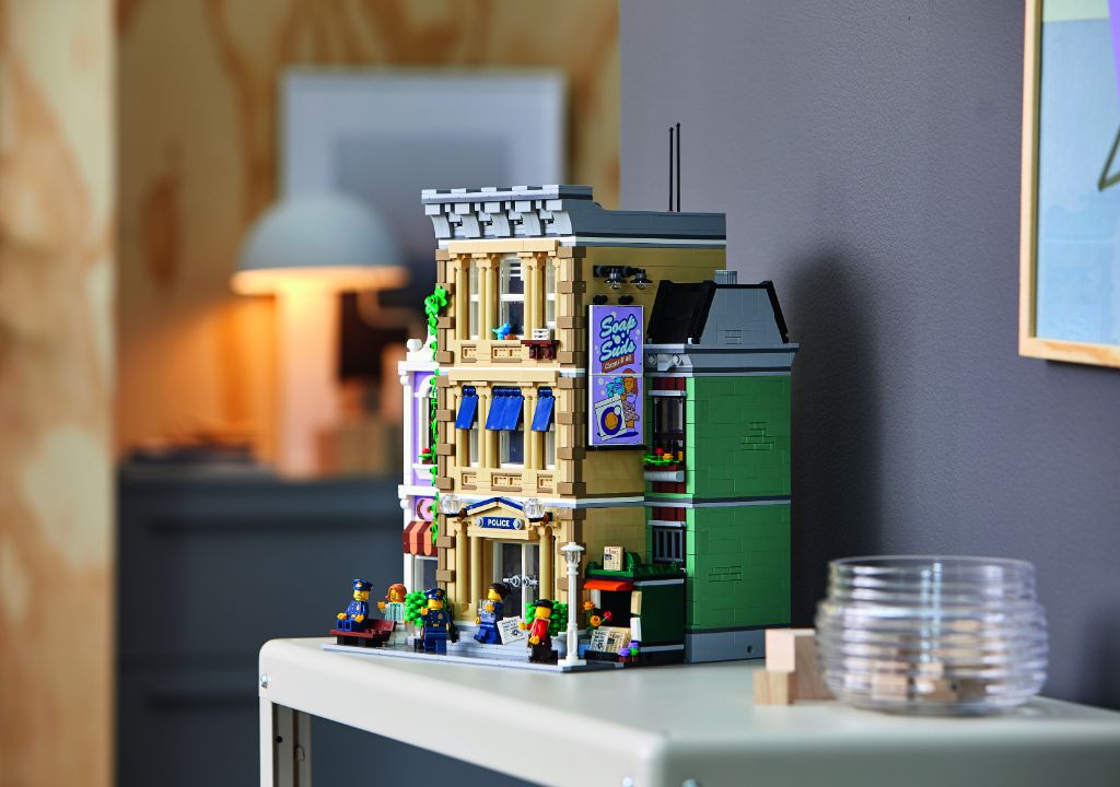LEGO 10278 Modular Buildings Collection Police Station 46