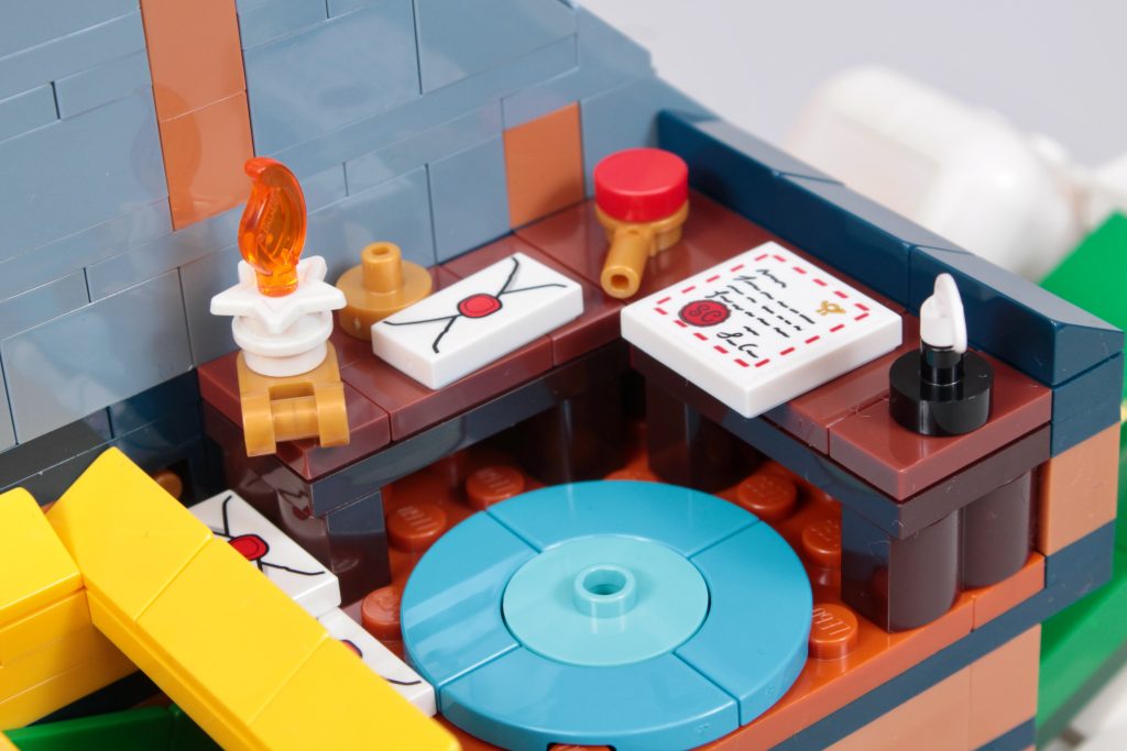 LEGO Winter Village 10339 Santas Post Office review 14 1024x683