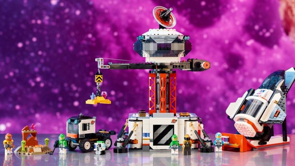 LEGO City 60434 SPACE BASE AND ROCKET LAUNCHPAD lifestyle featured 1024x576
