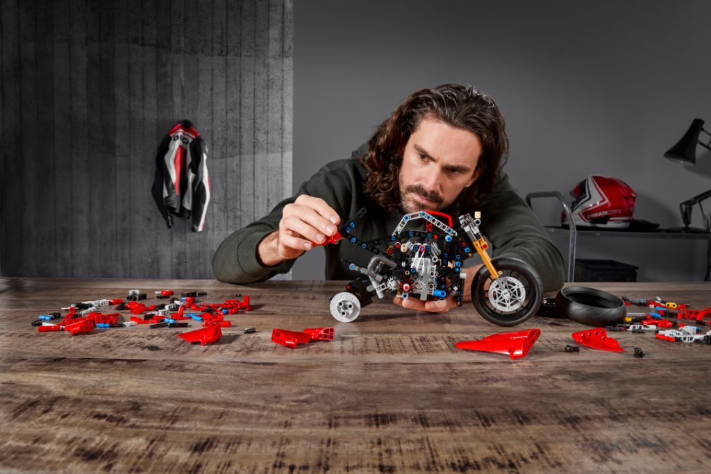 LEGO Technic 42107 Ducati Panigale V4 R 3