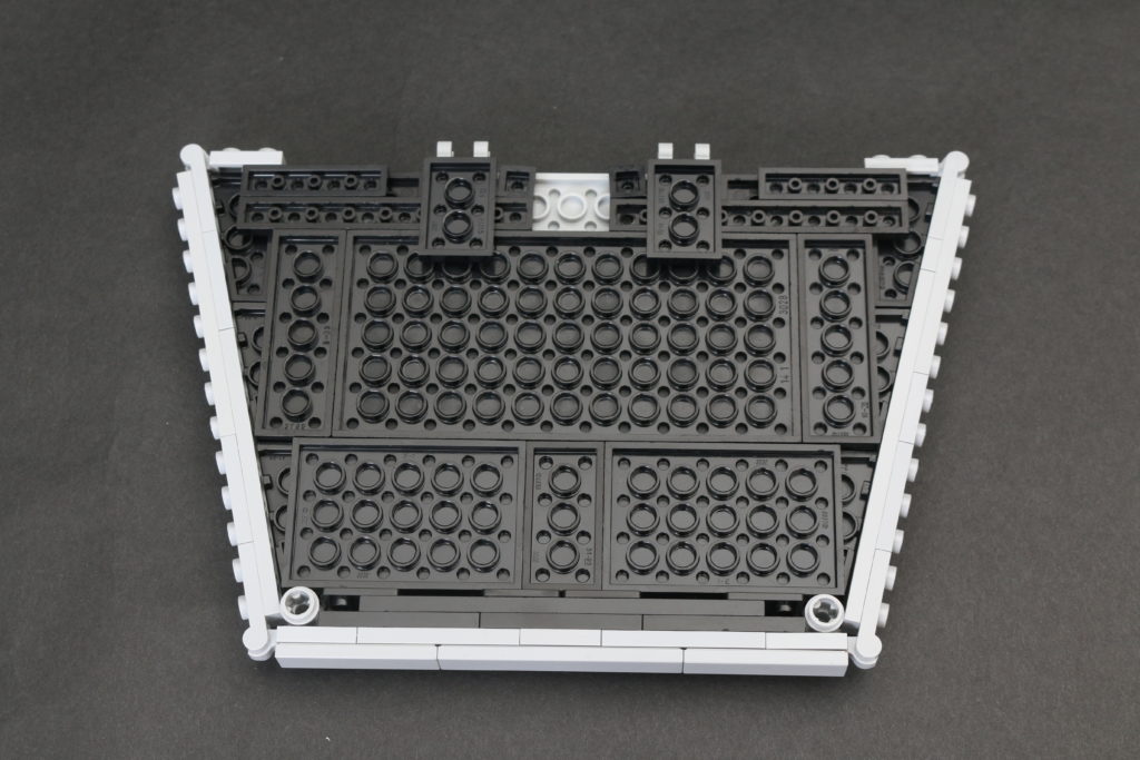 Build a LEGO Mandalorian Outland folding TIE Fighter 8