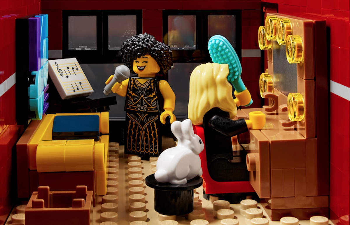 Watch: We’ve seen the rabbit in LEGO Icons 10312 Jazz Club before