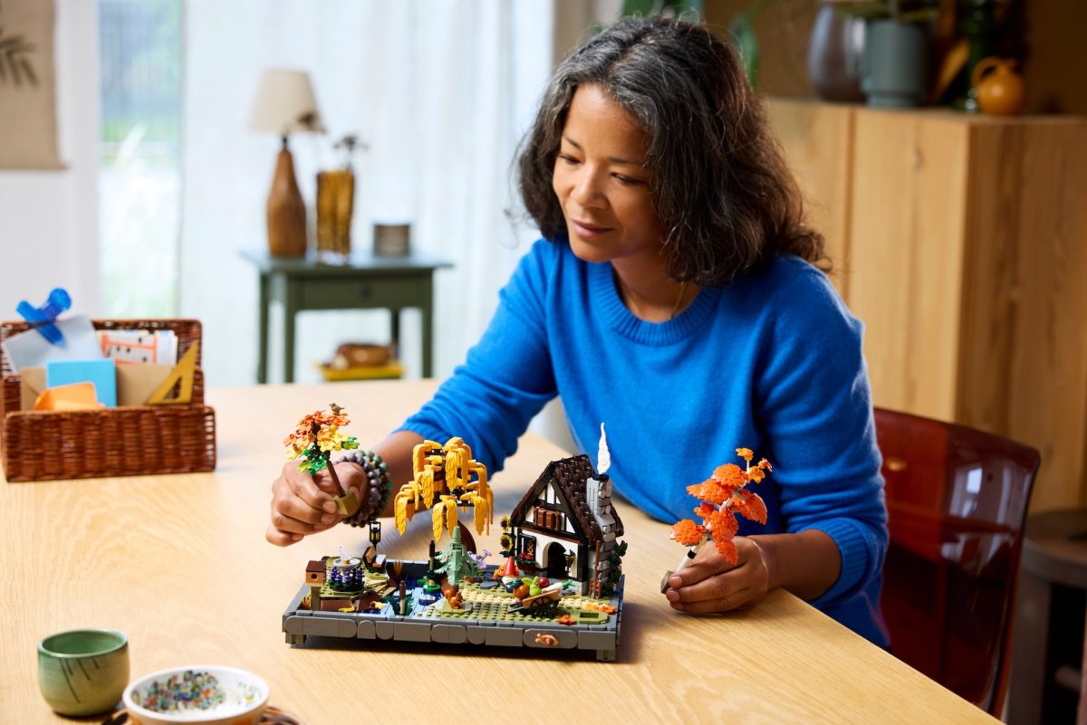 LEGO Icons 11372 Autumn Cottage Garden 6 1200x801