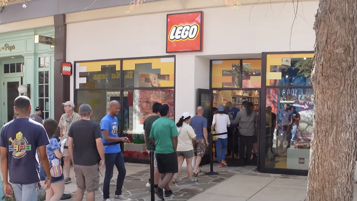 1000th LEGO Store offers super rare exclusive minifigures