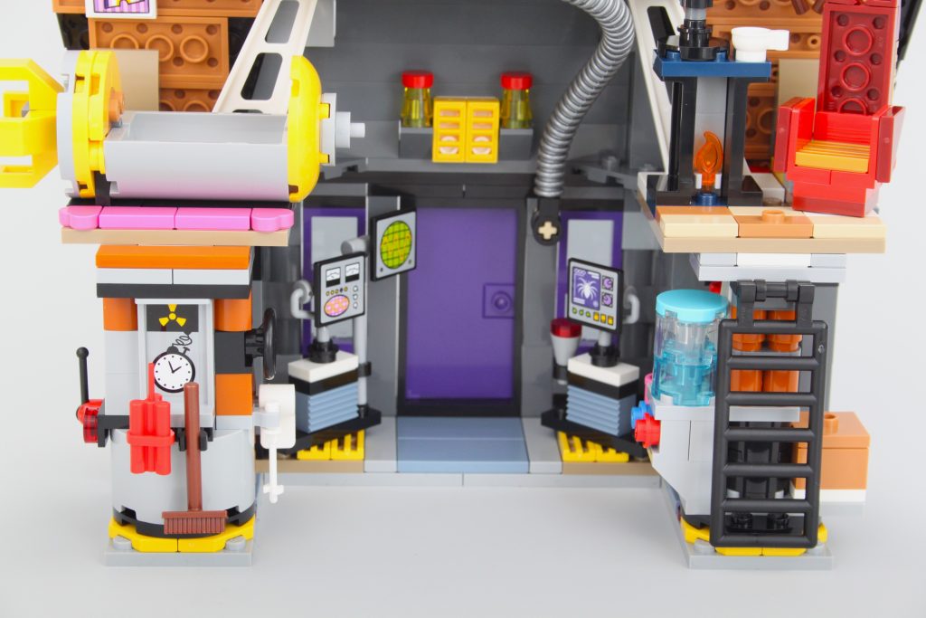 lego despicable me 4 75583 Minions And Grus Family Mansion review 11 1024x683
