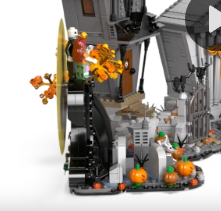 LEGO Ideas 21351 the nightmare before christmas moon side view