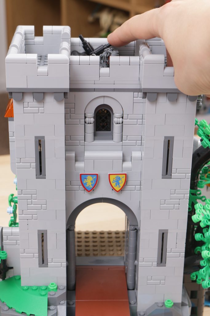 LEGO ICONS 10305 Lion Knights Castle review 67 683x1024