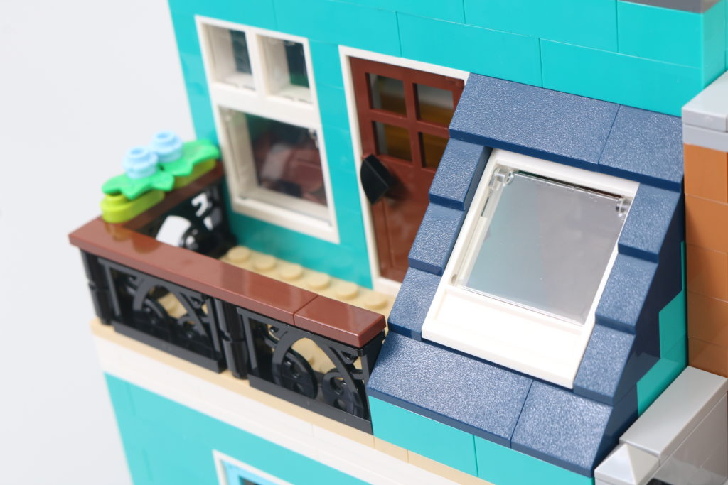 LEGO Creator Expert 10270 Bookshop review 23
