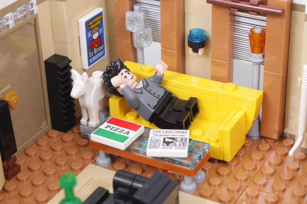 LEGO Creator Expert 10292 Friends Apartments review 20