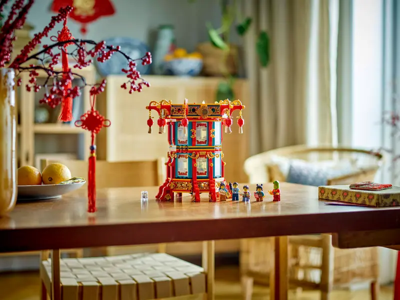 LEGO 80116 Trotting Lantern Lifestyle 3