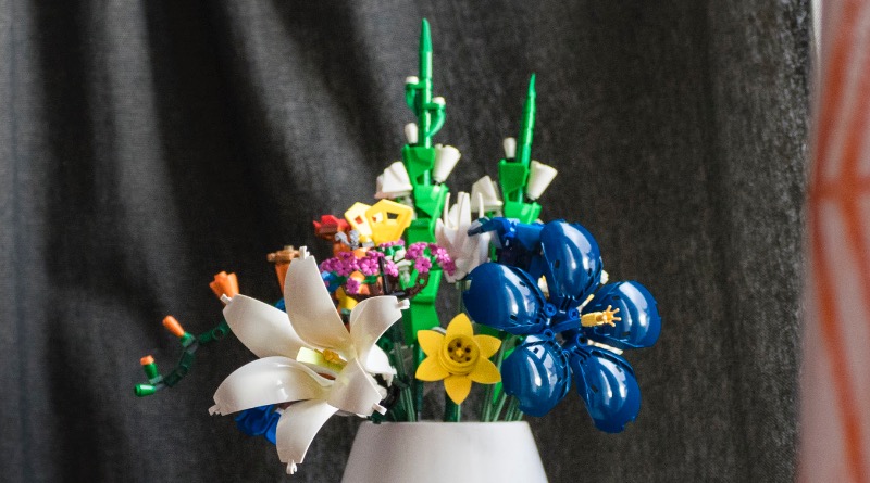 Brick Pic of the Day: LEGO Flowers