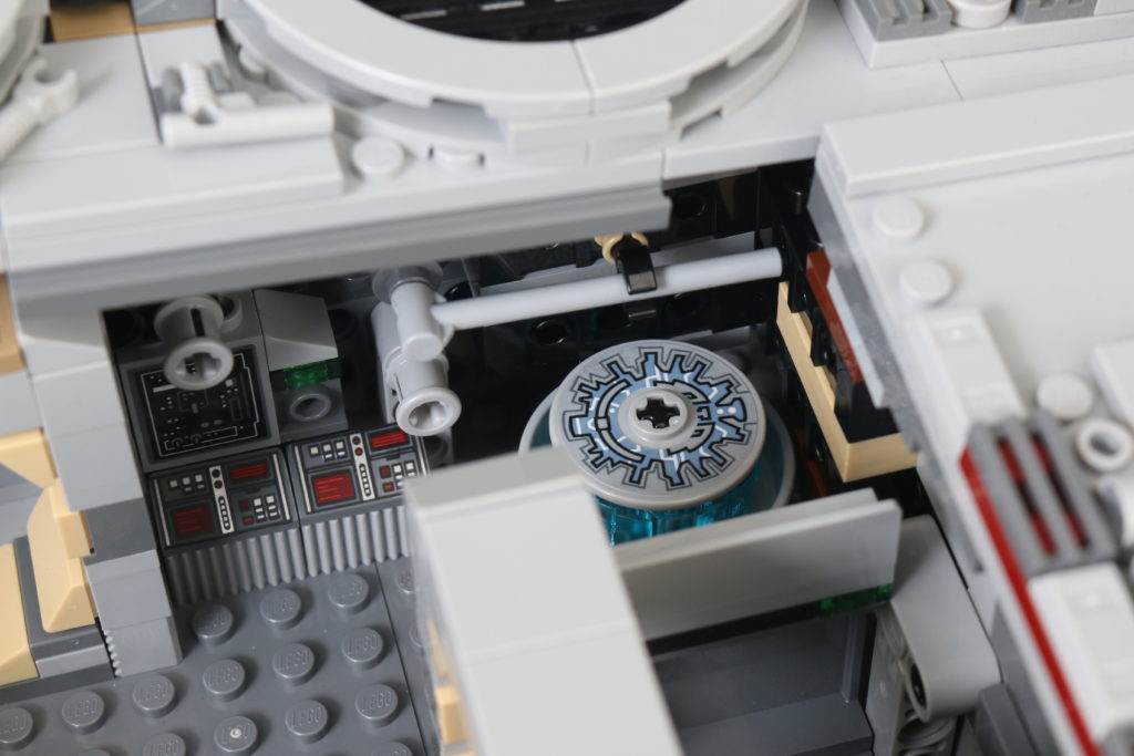 LEGO Star Wars 75192 UCS Ultimate Collectors Series Millennium Falcon review 46