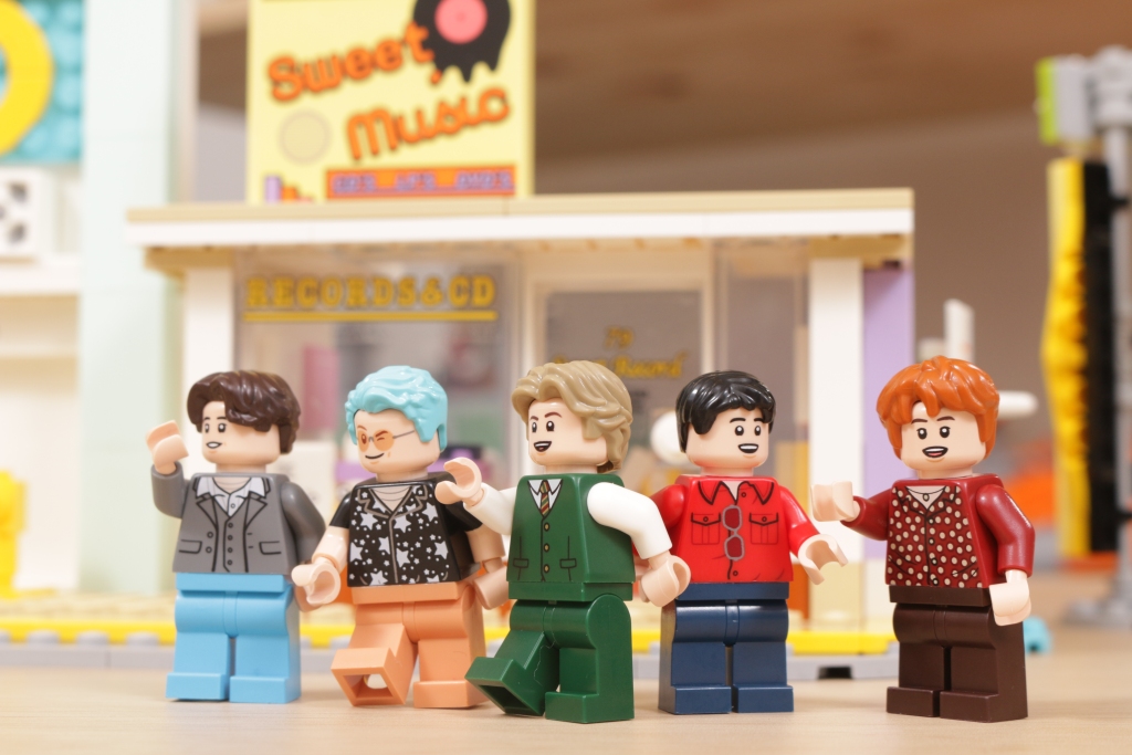 LEGO Ideas 21339 BTS Dynamite Bangtan Boys Jin Suga j hope RM Jimin V Jung Kook review 60 1024x683