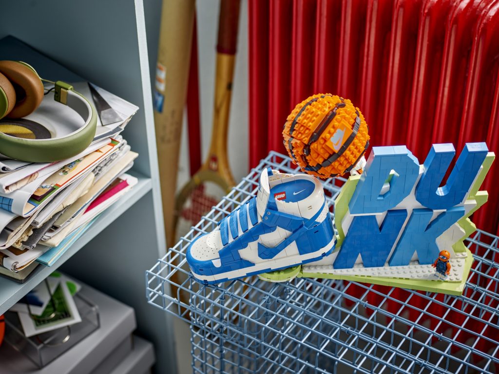 LEGO 43008 Nike Dunk 11 1024x767