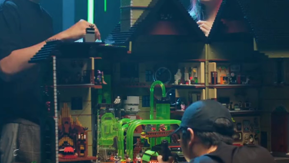 We need this spooky Halloween LEGO gaming PC now