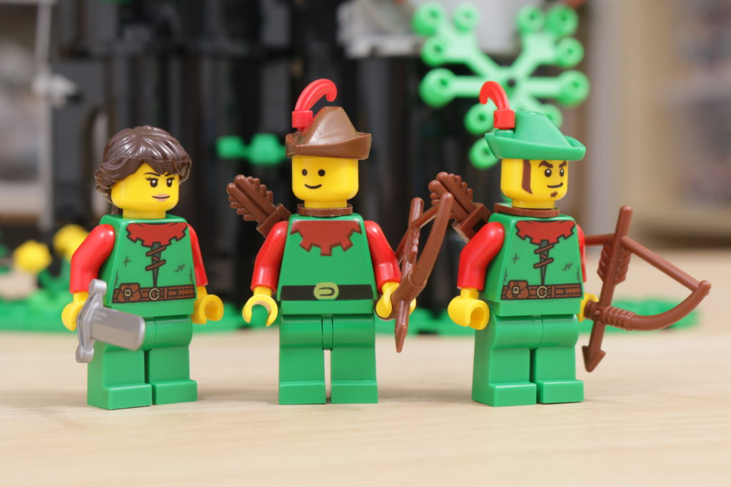 LEGO Castle 40567 Forest Hideout gift with purchase Classic Castle Forestmen minifigure comparison 8 1024x683