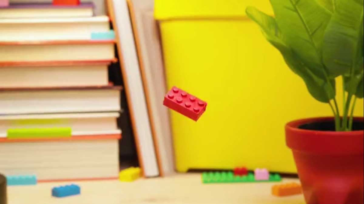 Video wizard creates smooth but improvised LEGO stop-motion