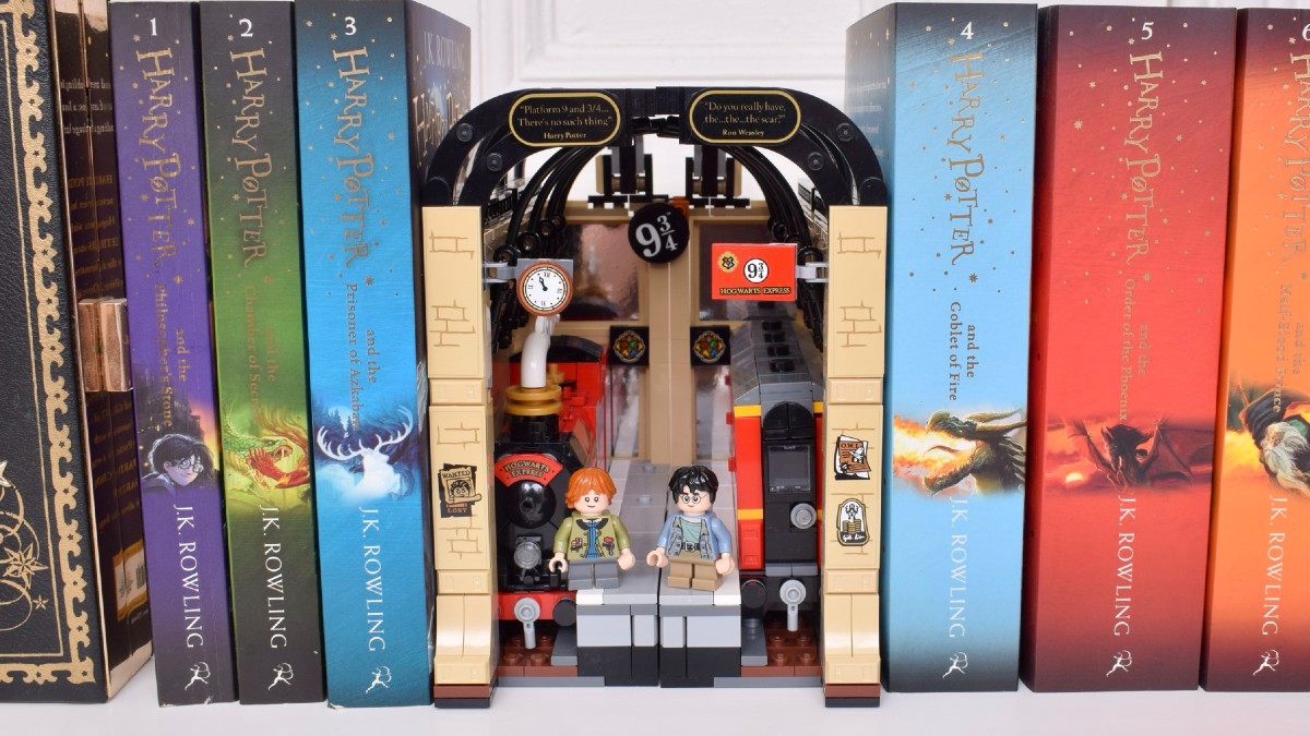 LEGO Harry Potter 76450 Book Nook: Hogwarts Express review