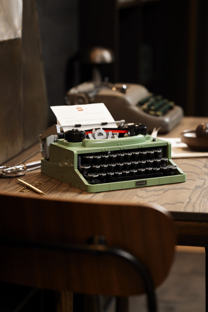 LEGO Ideas 21327 Typewriter lifestyle 9