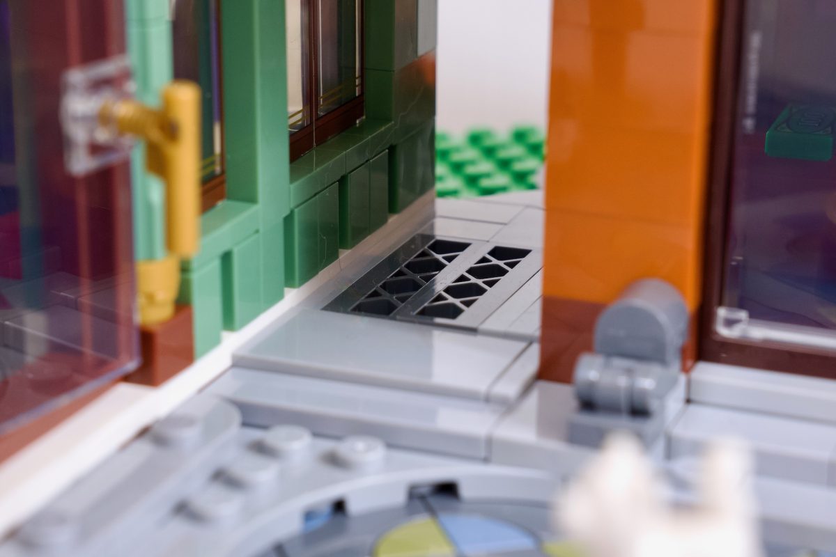 LEGO Icons 11371 Shopping Street review 23 1200x800
