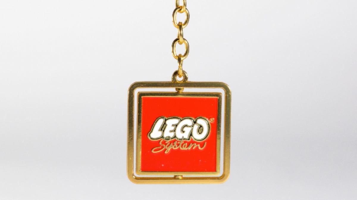 Two more retro LEGO keychains coming to VIP Rewards Centre