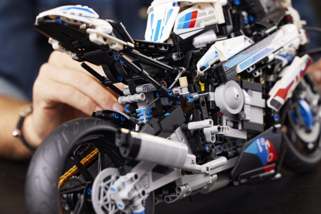 LEGO Technic 42130 BMW M 1000 RR 10 1024x683