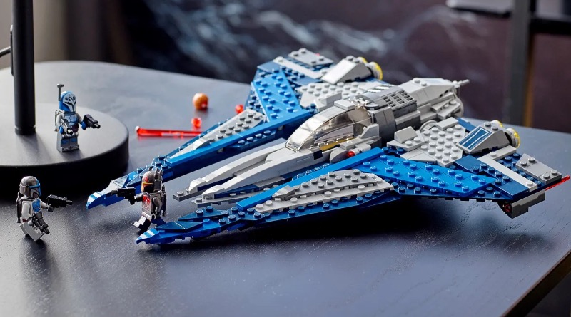 LEGO Star Wars Mandalorian Starfighter swoops out of LEGO.com