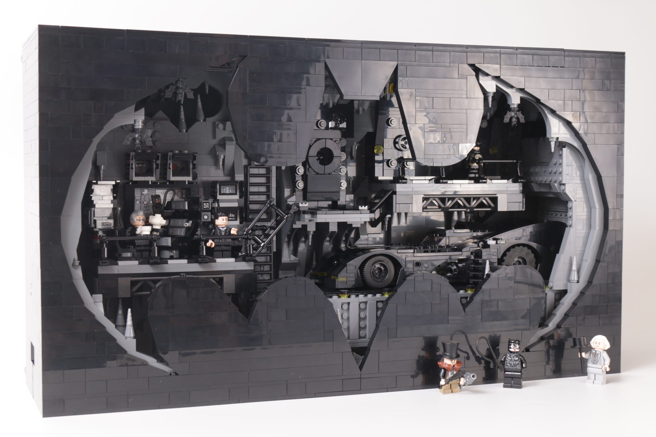 LEGO Batman 76252 Batcave – Shadow Box review 1 scaled