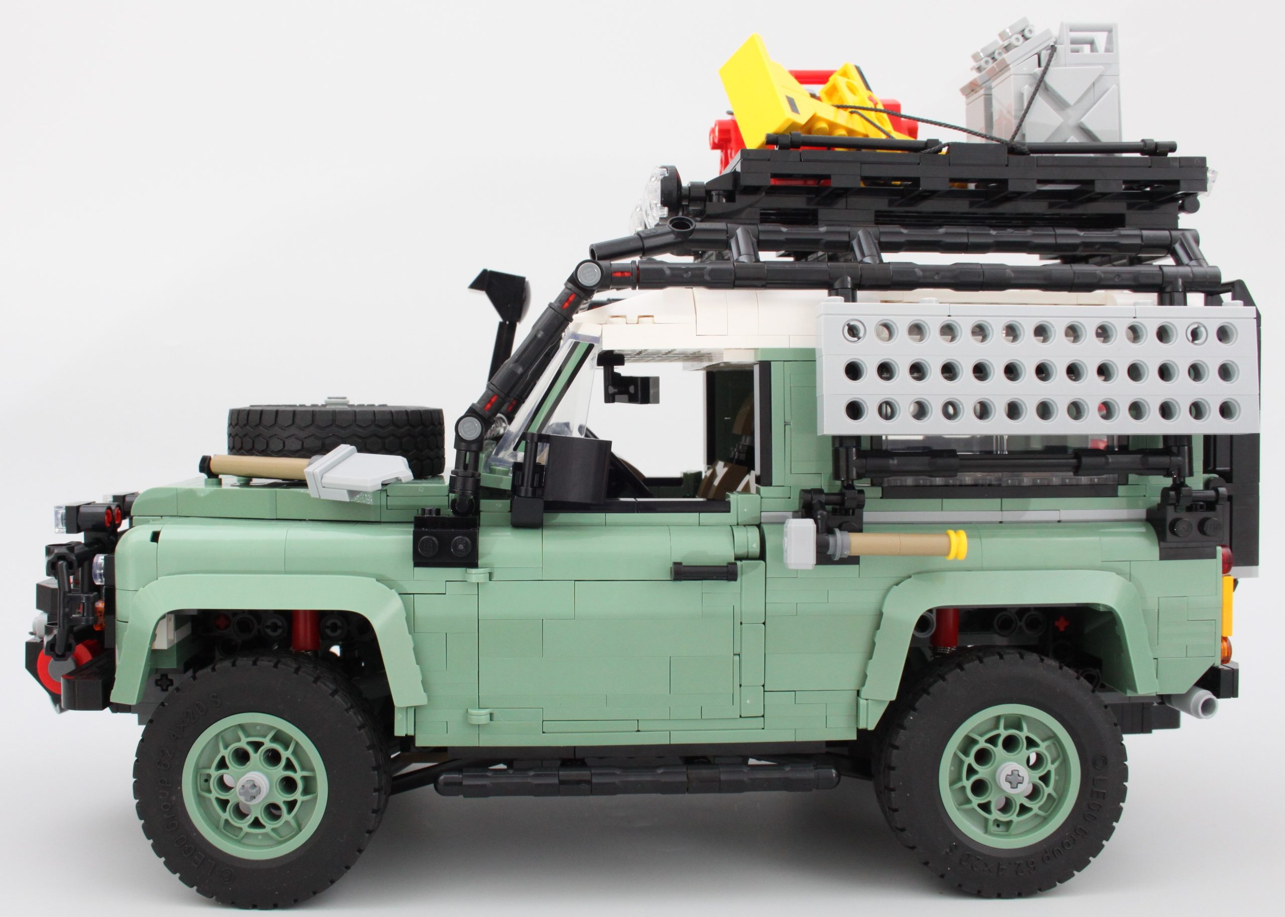 LEGO ICONS 10317 Land Rover Classic Defender 90 review 24 scaled