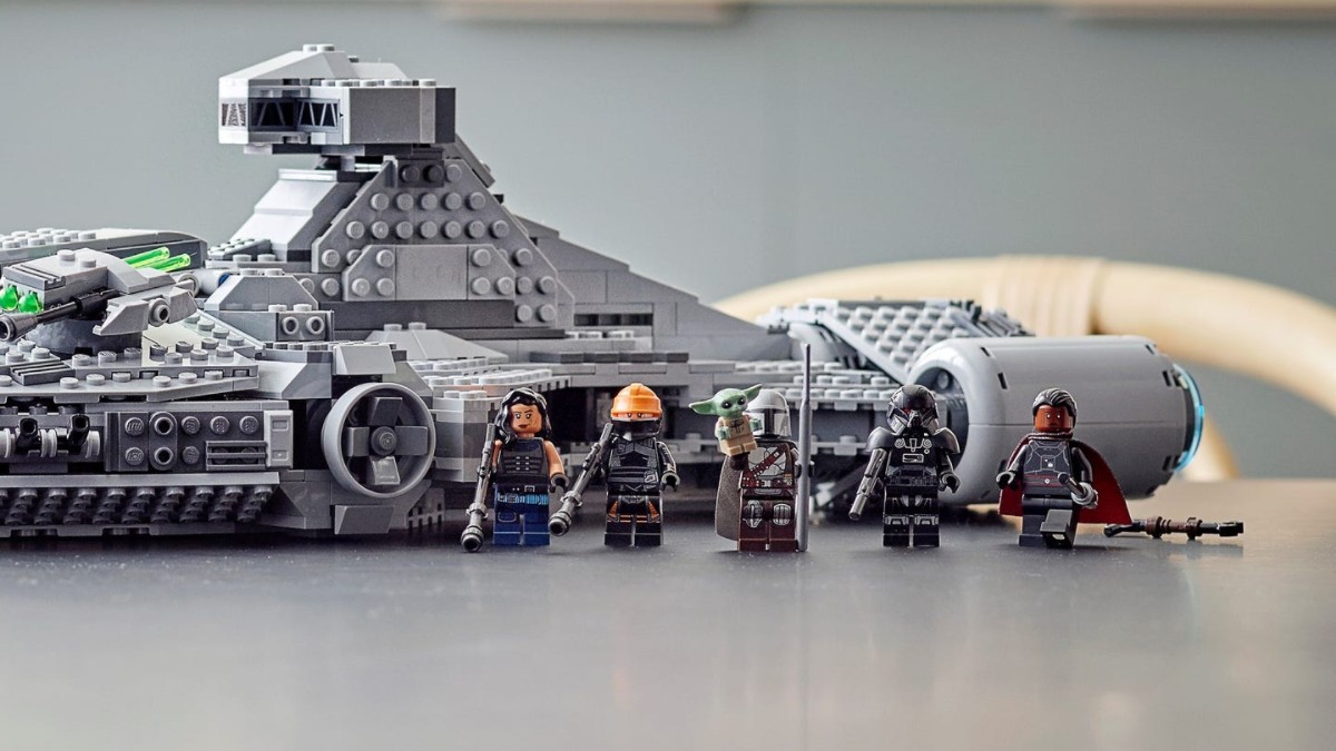 Fennec Shand actor doubles her LEGO Star Wars minifigure haul