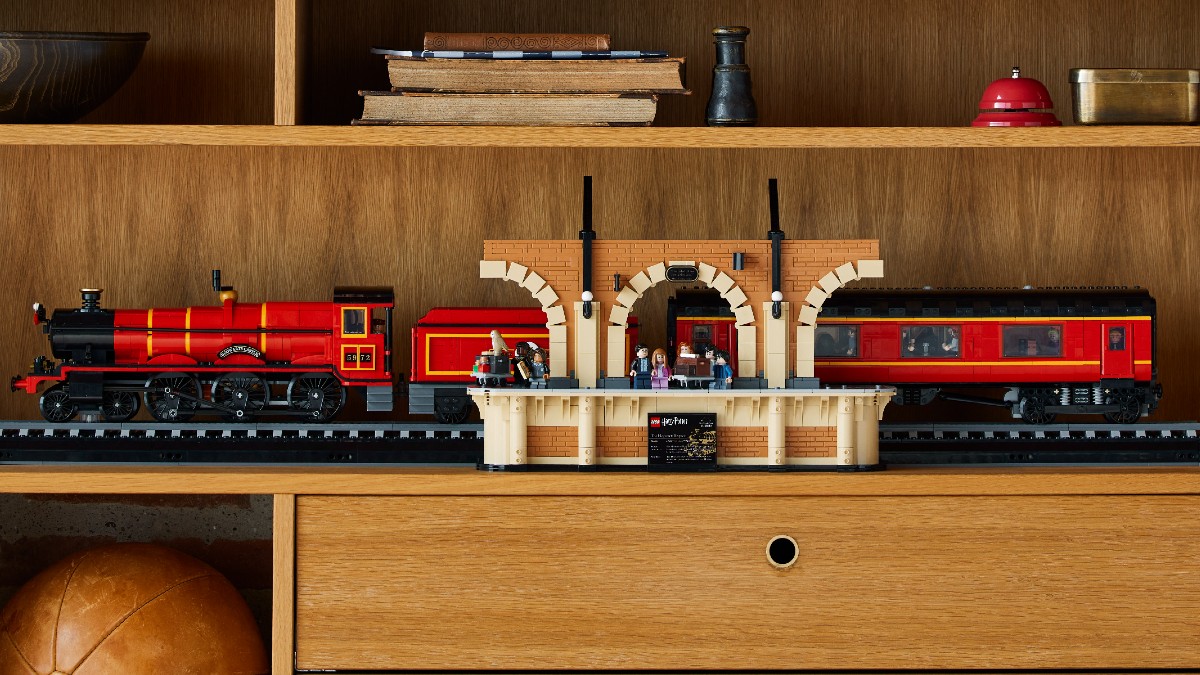 You might have missed these details in LEGO Harry Potter 76405 Hogwarts Express Collectors' Edition 