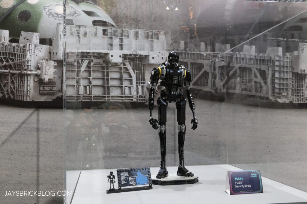 JaysBrickBlog 75434 K 2SO Security Droid Display 2048x1365 5 1024x683