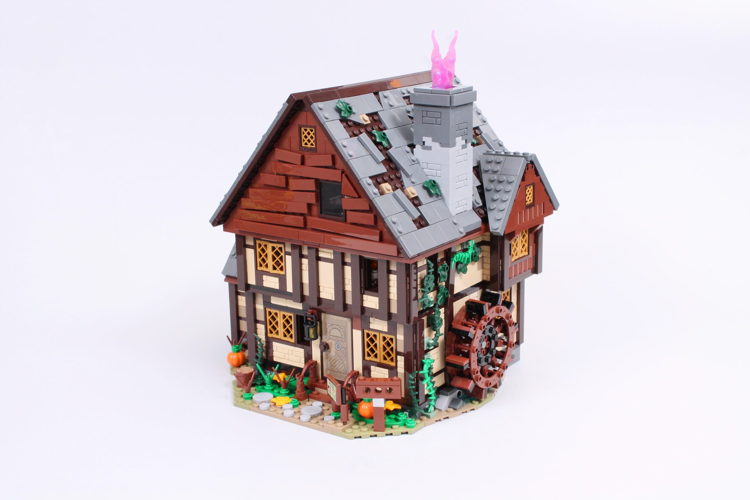 LEGO Ideas 21341 Disney Hocus Pocus The Sanderson Sisters Cottage review 11 scaled