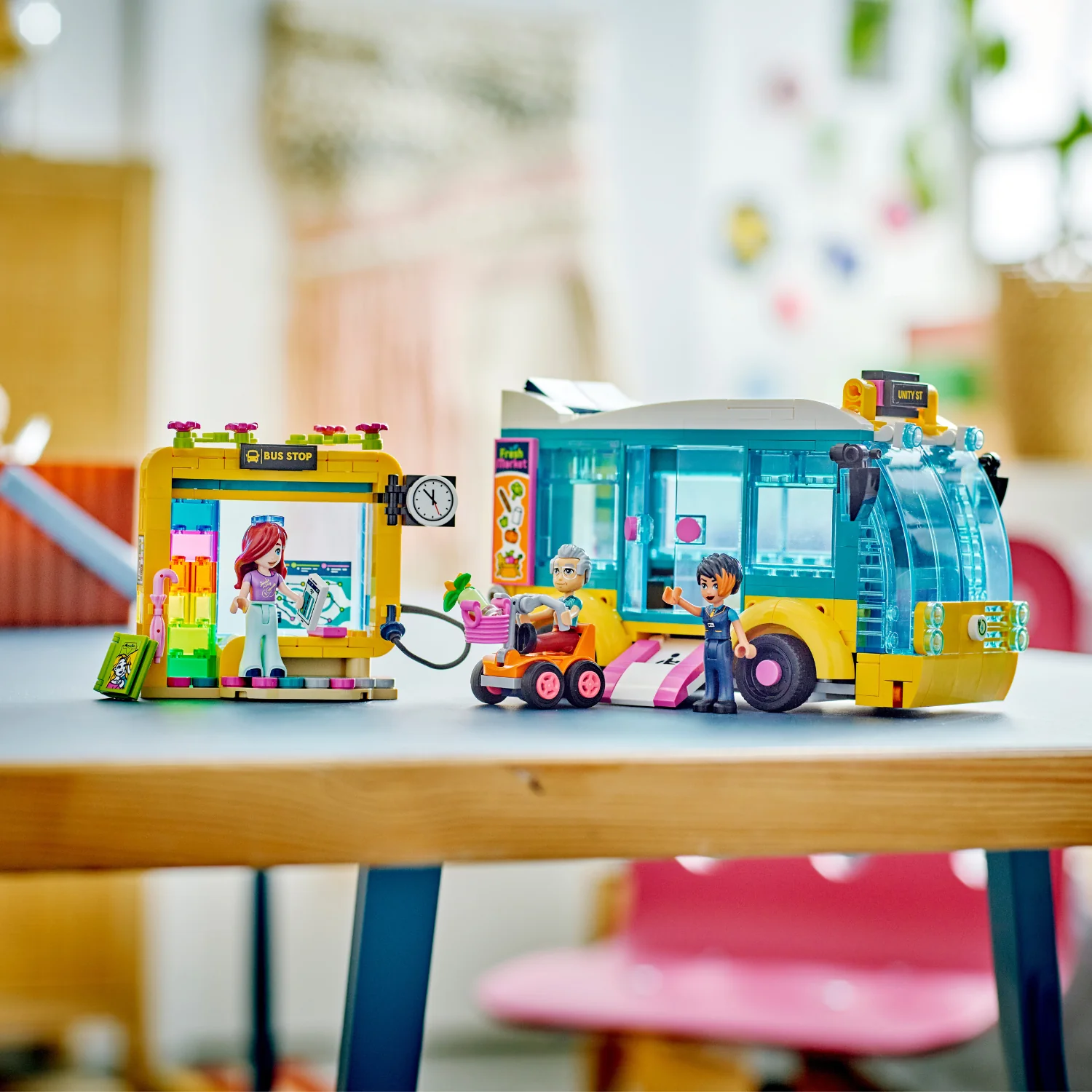 LEGO Friends 41759 Heartlake City Bus 4