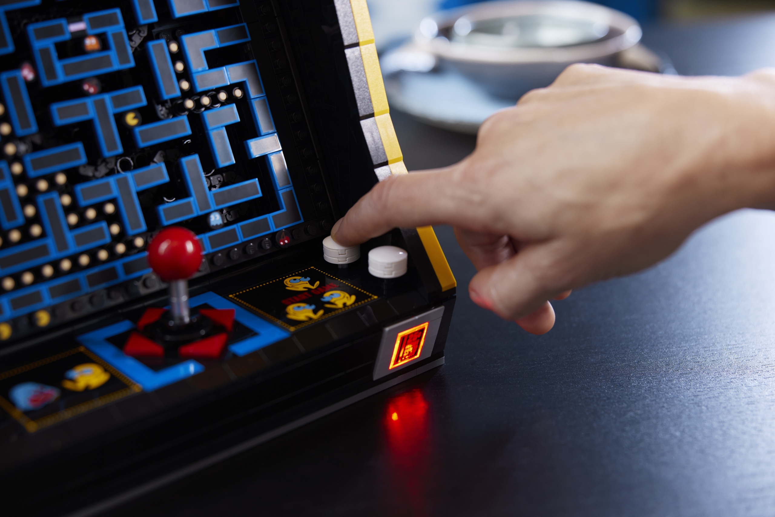 LEGO Icons 10323 PAC MAN Arcade 7 scaled