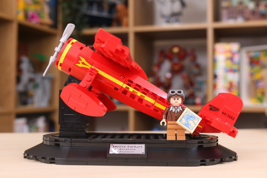 LEGO 40450 Amelia Earhart Tribute GWP review 2