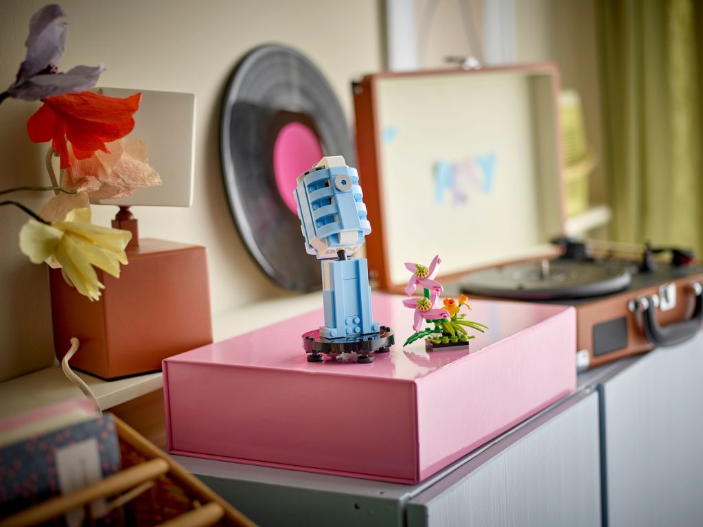 LEGO Creator 3 in 1 31172 Record Player with Flowers 14 1024x767