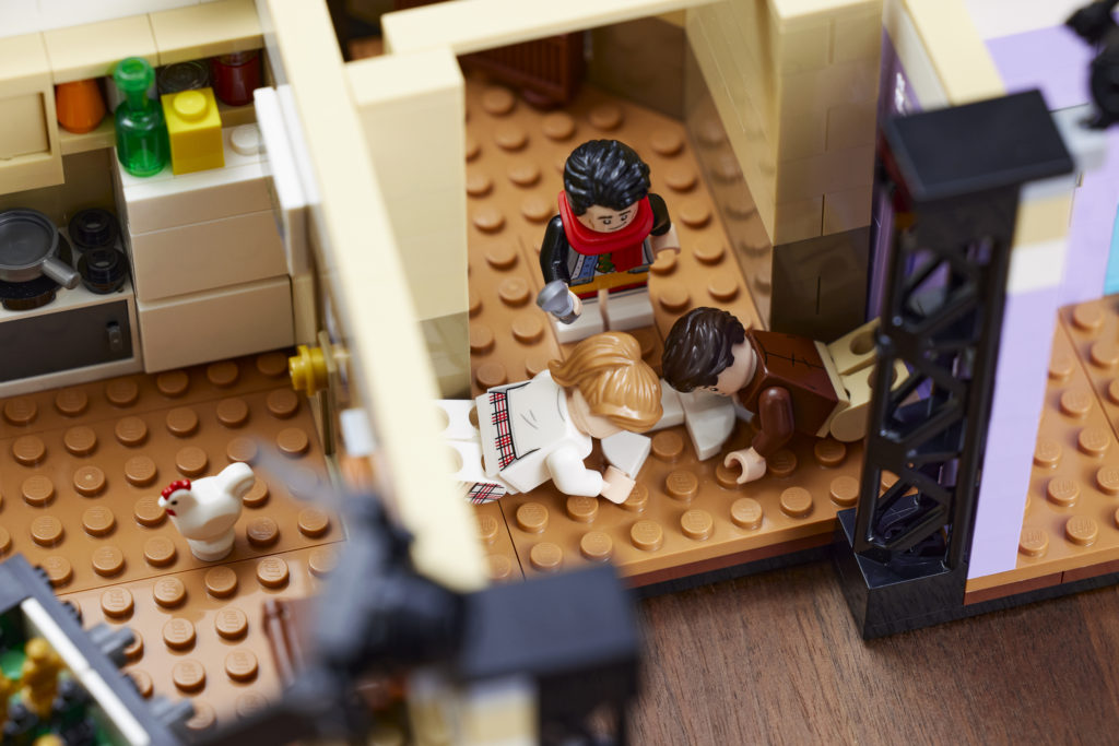 LEGO 10292 Friends Apartments 19