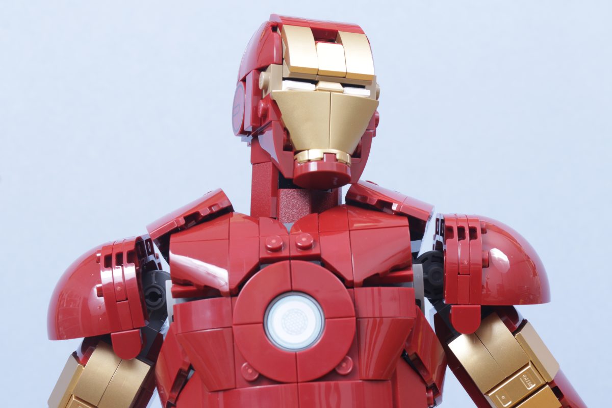 LEGO Marvel 76344 Iron Man Mark 3 Collectors Edition review 83 1200x800